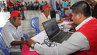 Por primera vez usuarios de Pensión 65 usaron DNI electrónico para cobrar en la Amazonía 
