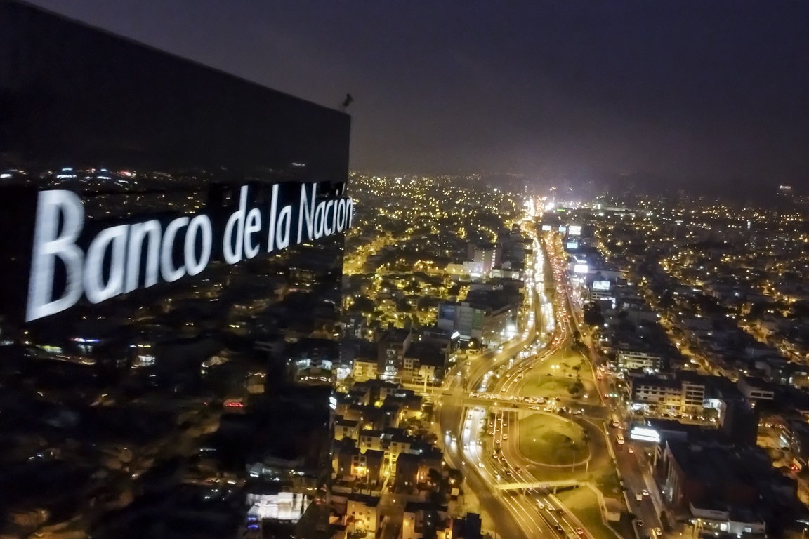 Imagen Edificcio del Banco de la Nacin en la noche